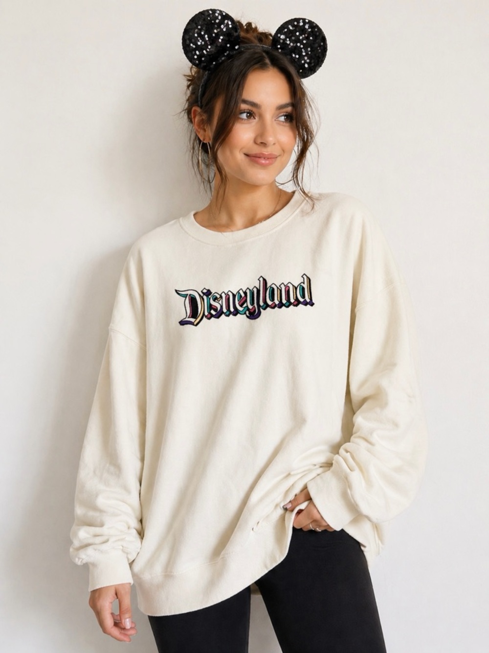 Disneyland Embroidered Cream Sweatshirt Official Disney Large NWT